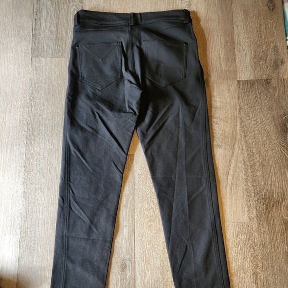 Lululemon Everyday Pant - Picture 4 of 10